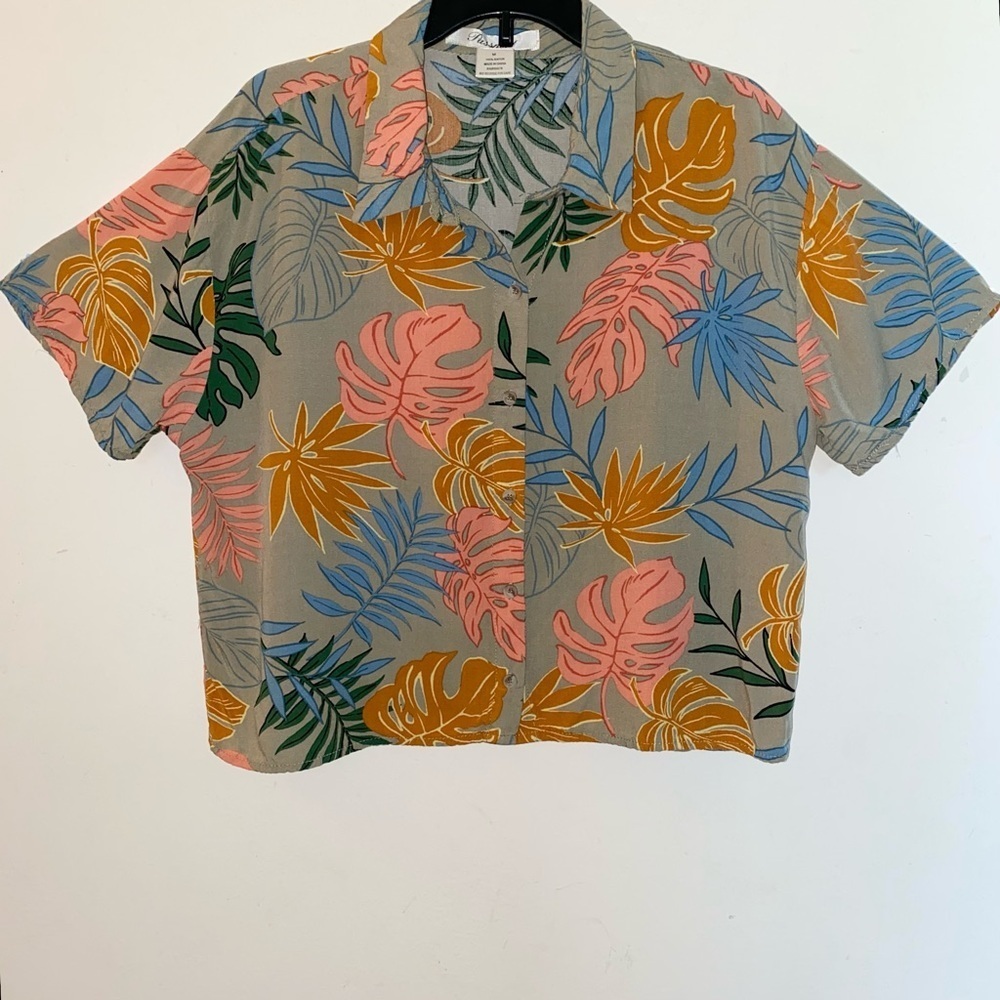 Passport- Womens Aloha Hawaiian Tropical Cropped Button Down Shirt Size: Medium